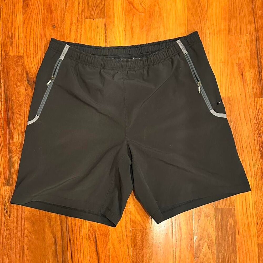 Vintage Dri FitNike Men's Black Shorts